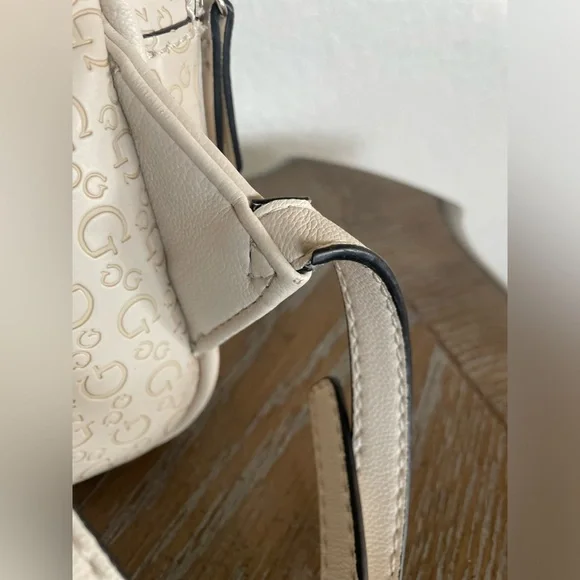 Guess mini backpack purse - Picture 4 of 9